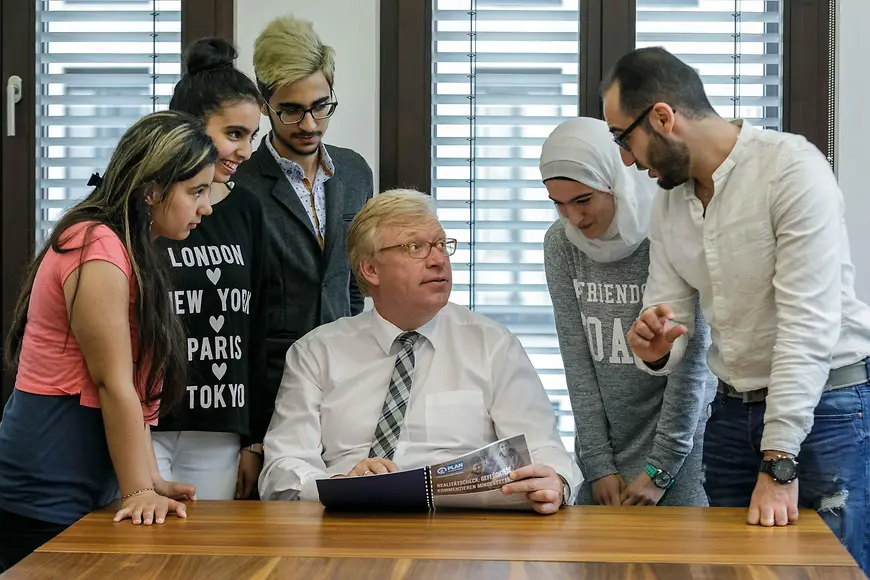 Geflüchtete trafen Staatssekretär Dr. Ralf Kleindiek mit 