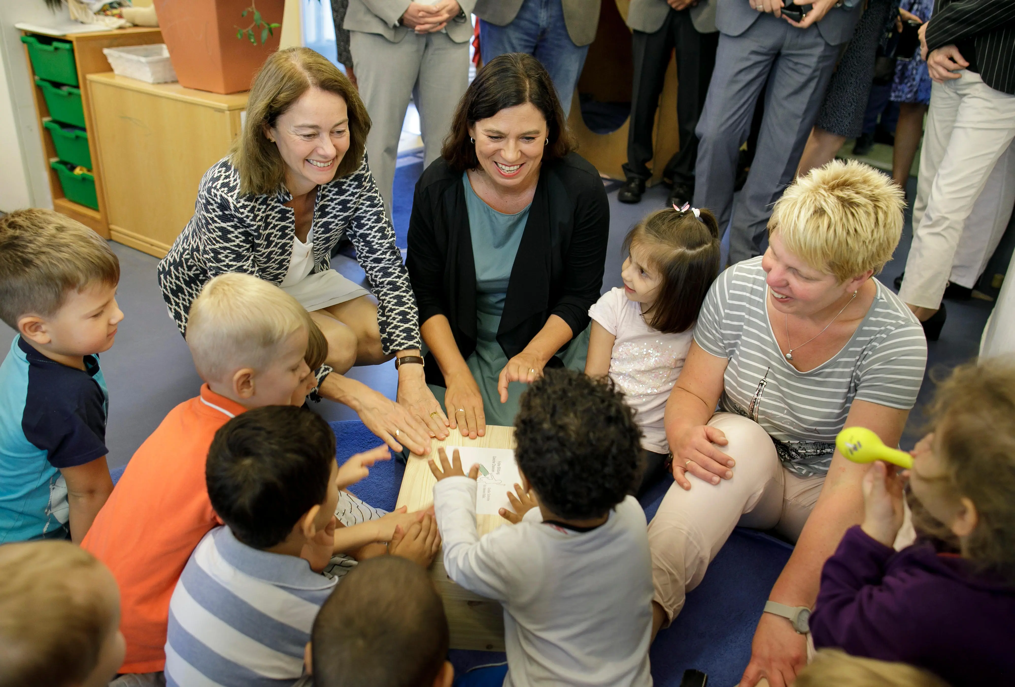 Dr. Katarina Barley und Sandra Scheeres in der Kita-Schneckenhaus