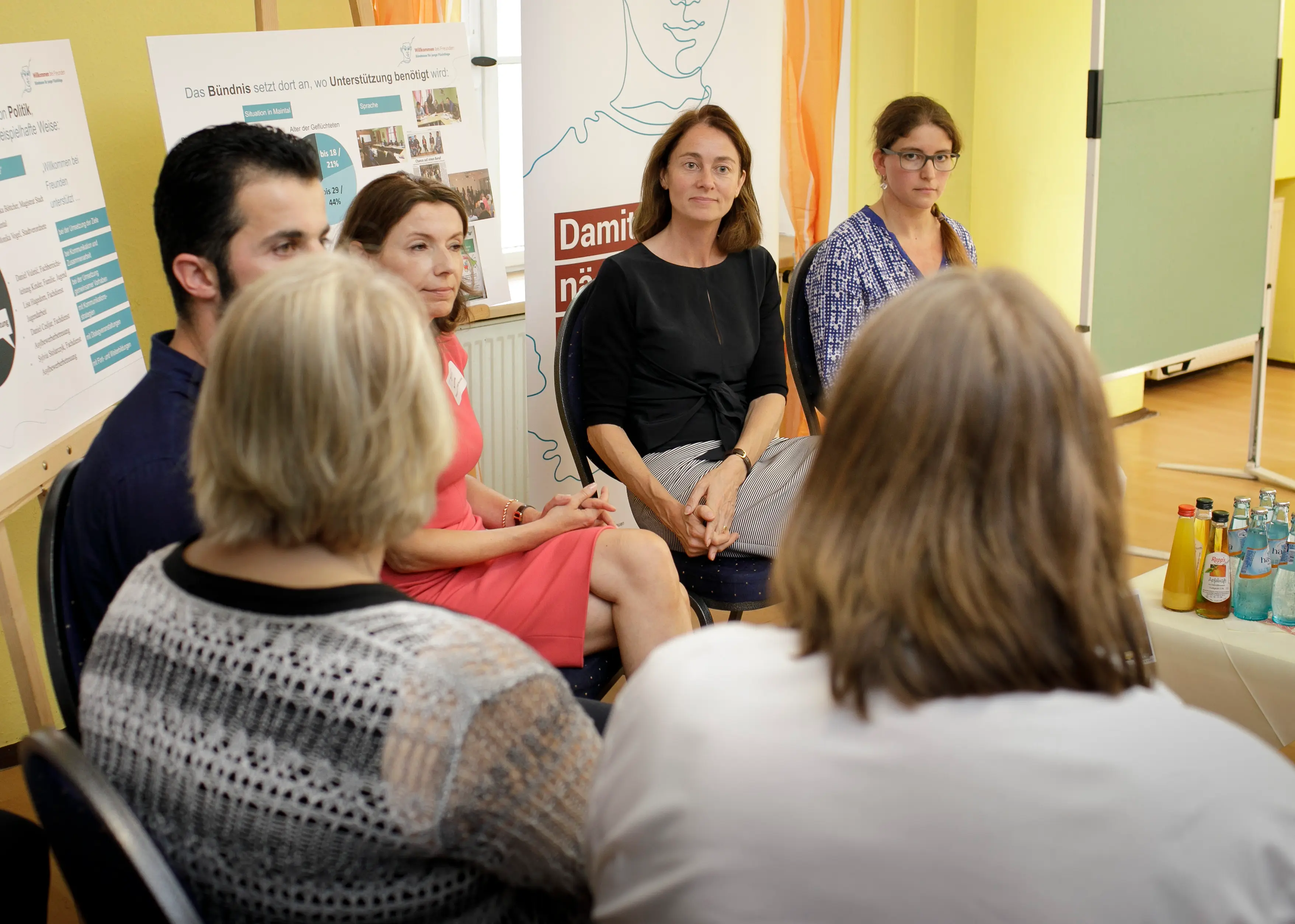 Dr. Katarina Barley auf Sommertour in Maintal beim Maintaler Buendnis fuer junge Gefluechtete
