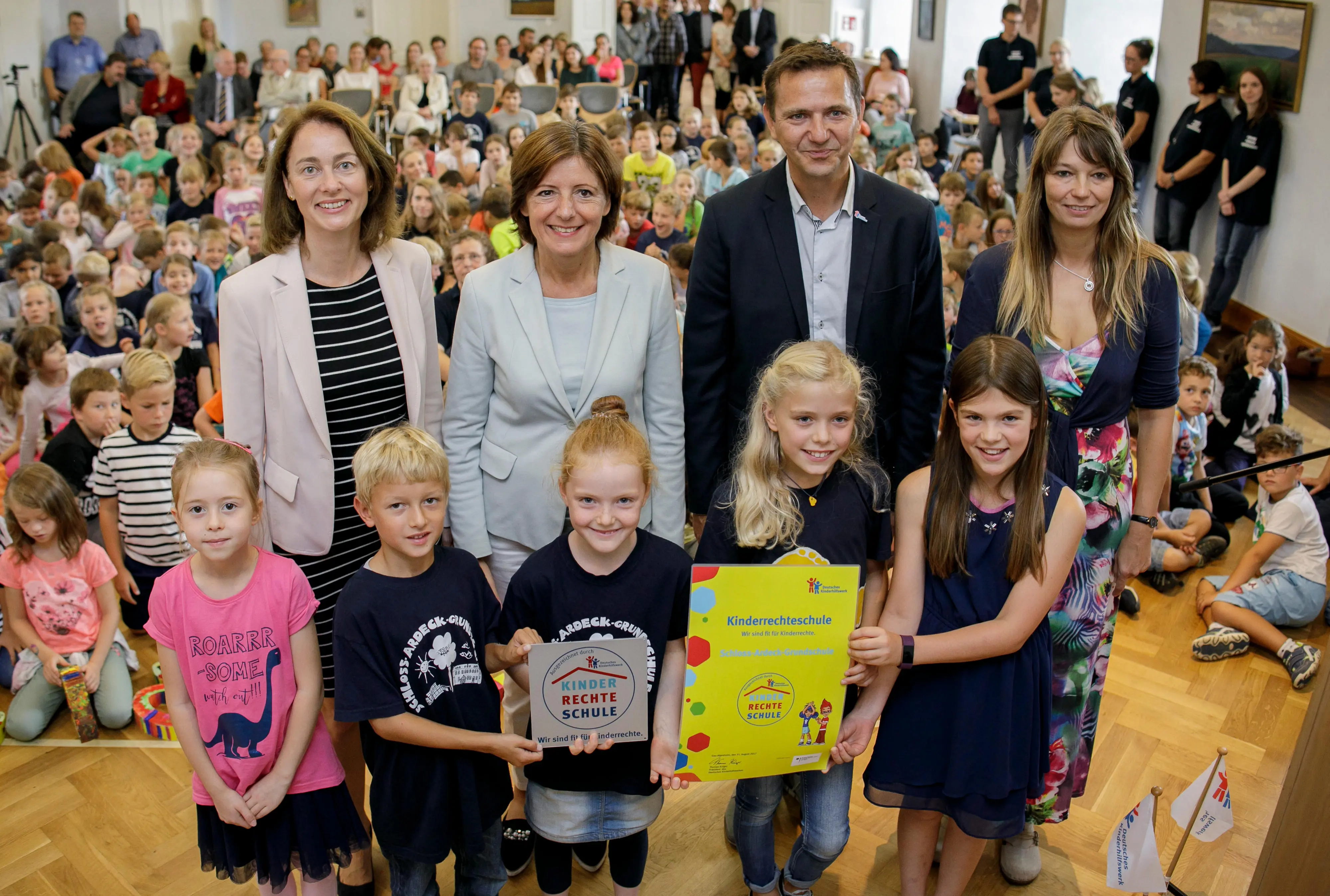 Dr. Katarina Barley und Malu Dreyer in der Schloss-Ardeck-Grundschule in Gau-Algersheim 