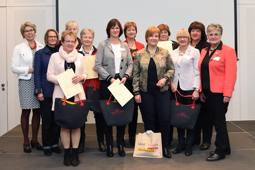 Caren Marks mit Equal-Pay-Beraterinnen aus dem ländlichen Raum