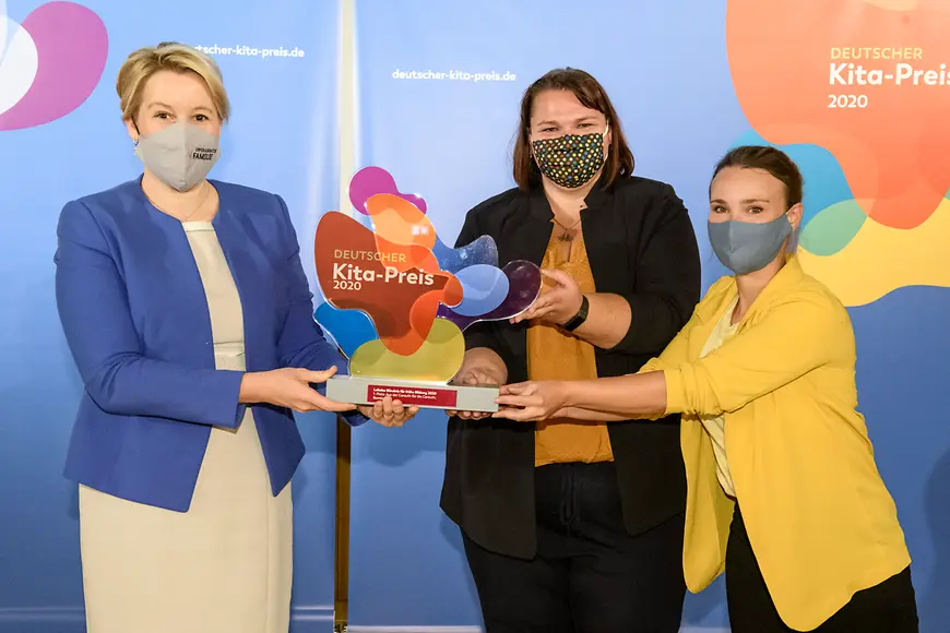 Dr. Franziska Giffey mit den Preisträger des Deutschen Kita-Preises
