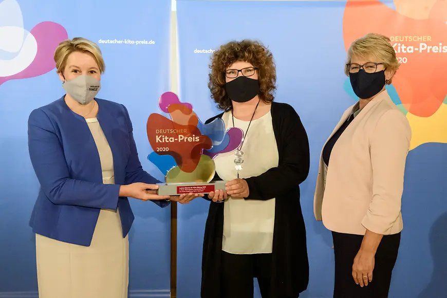 Dr. Franziska Giffey mit den Preisträger des Deutschen Kita-Preises