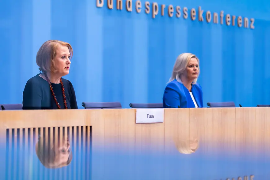 Lisa Paus und Nancy Faeser auf der Bundespressekonferenz