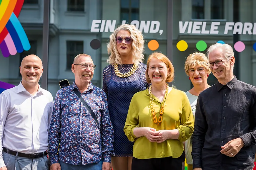 Gruppenfoto mit Lisa Paus und Sven Lehmann