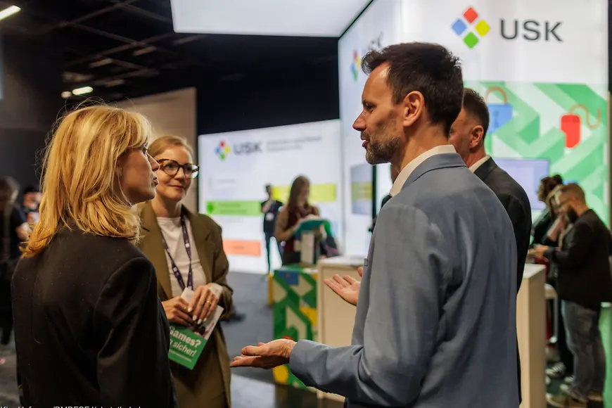 Karin Prien im Gespräch mit Elisabeth Secker und Felix Falk