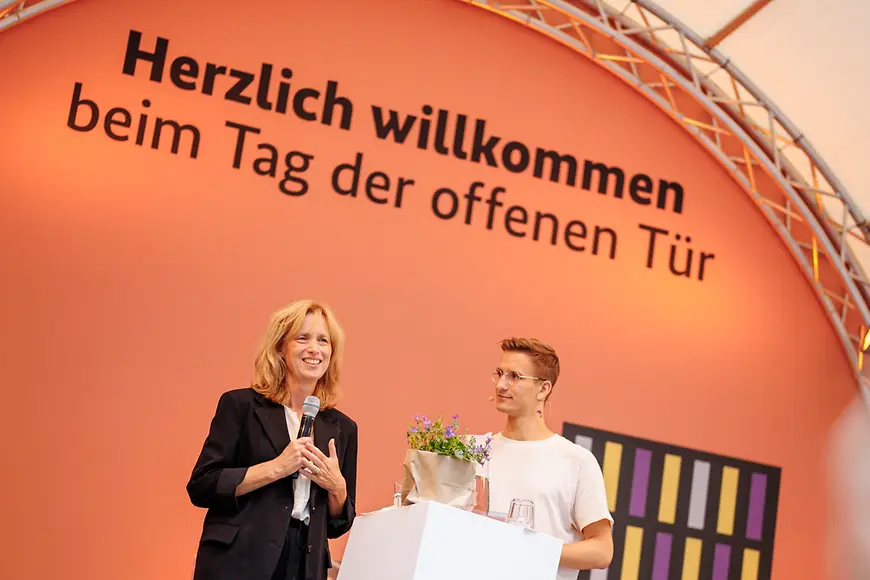 Karin Prien bei der Eröffnung des Tags der offenen Tür