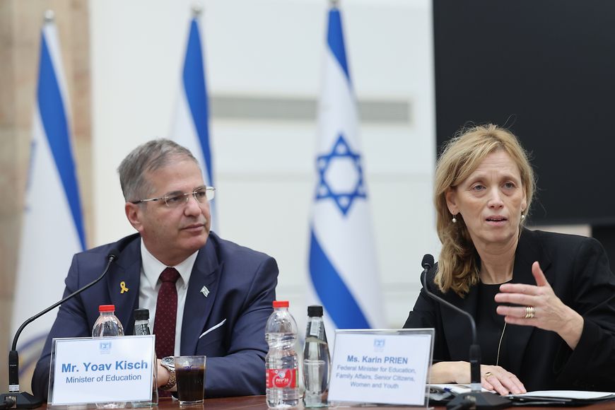 Karin Prien und Yoav Kisch im Gespräch