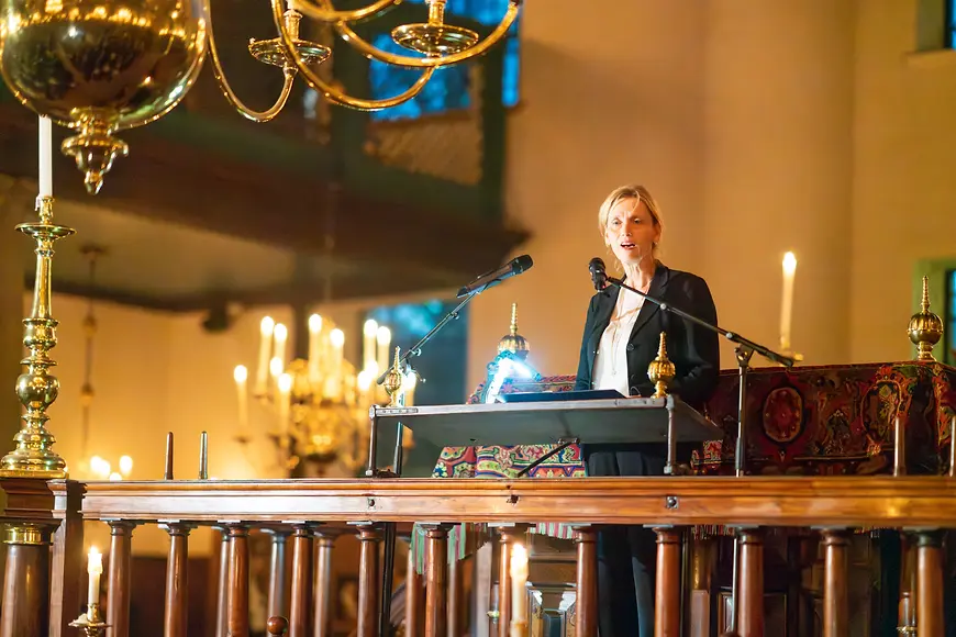 Karin Prien in der Portugiesischen Synagoge in Amsterdam