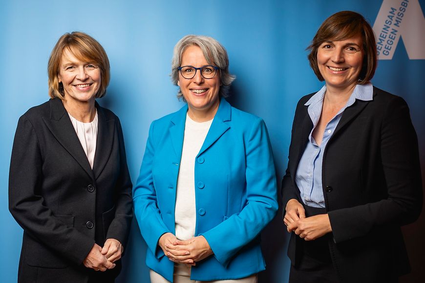 Gruppenbild Elke Büdenbender, Kerstin Claus und Mareike Wulf
