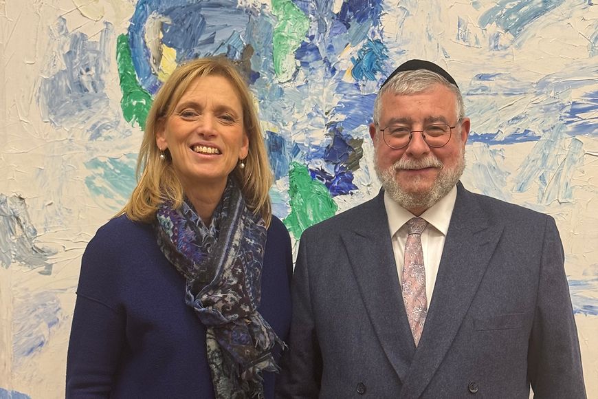 Oberrrabiner Pinchas Goldschmidt und Karin Prien im Gespräch