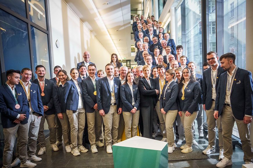 Gruppenbild mit Karin Prien