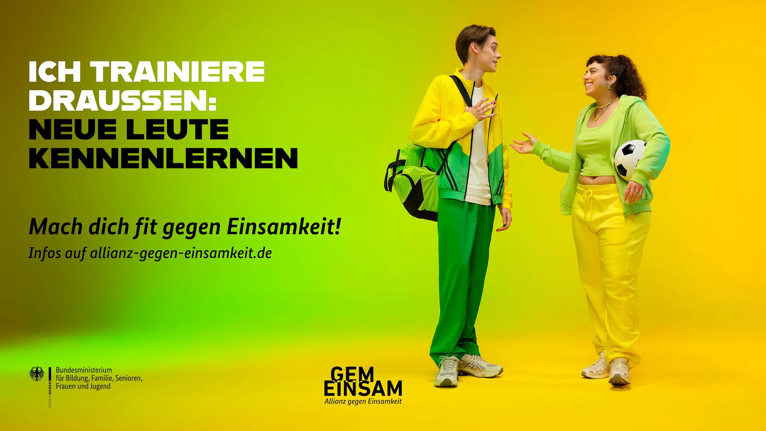 Ein Mann und eine Frau in Sportklamotten unterhalten sich