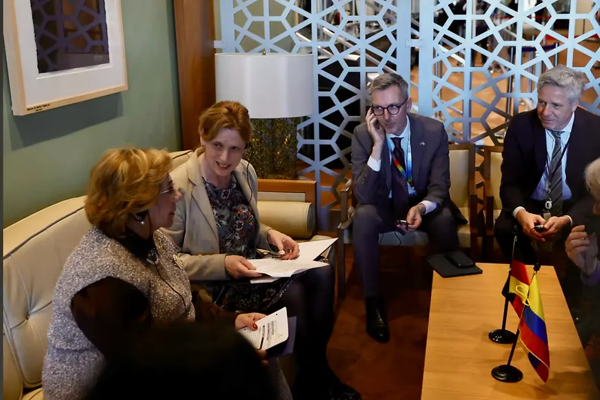 Karin Prien beim Gespräch mit Rosa Yolanda Villavicencio