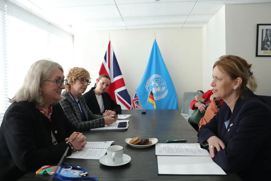 Karin Prien beim Gespräch mit der britischen Ministerin für Frauen und Gleichstellung Jacqui Smith 