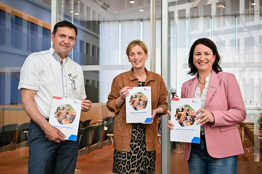 Karin Prien stellt Kinderreport 2026 vor