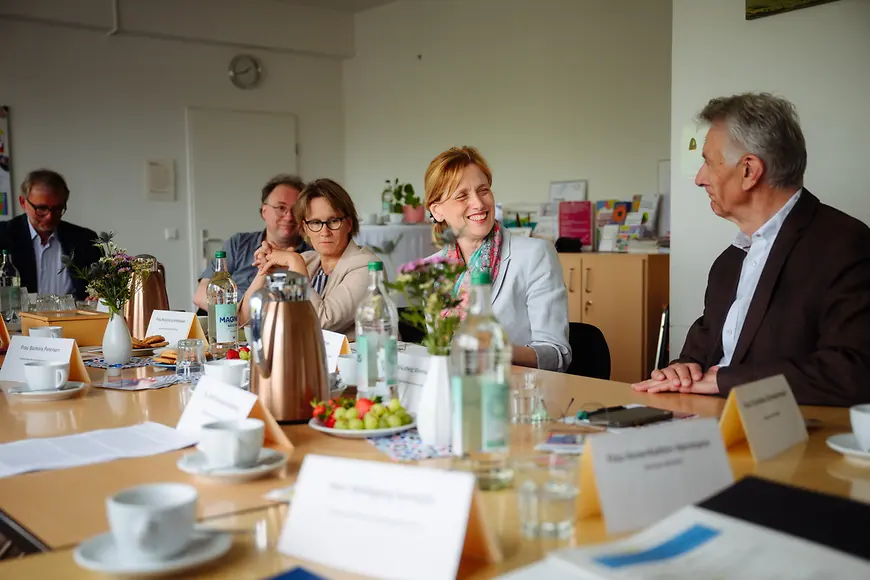 Karin Prien reist nach Hamburg