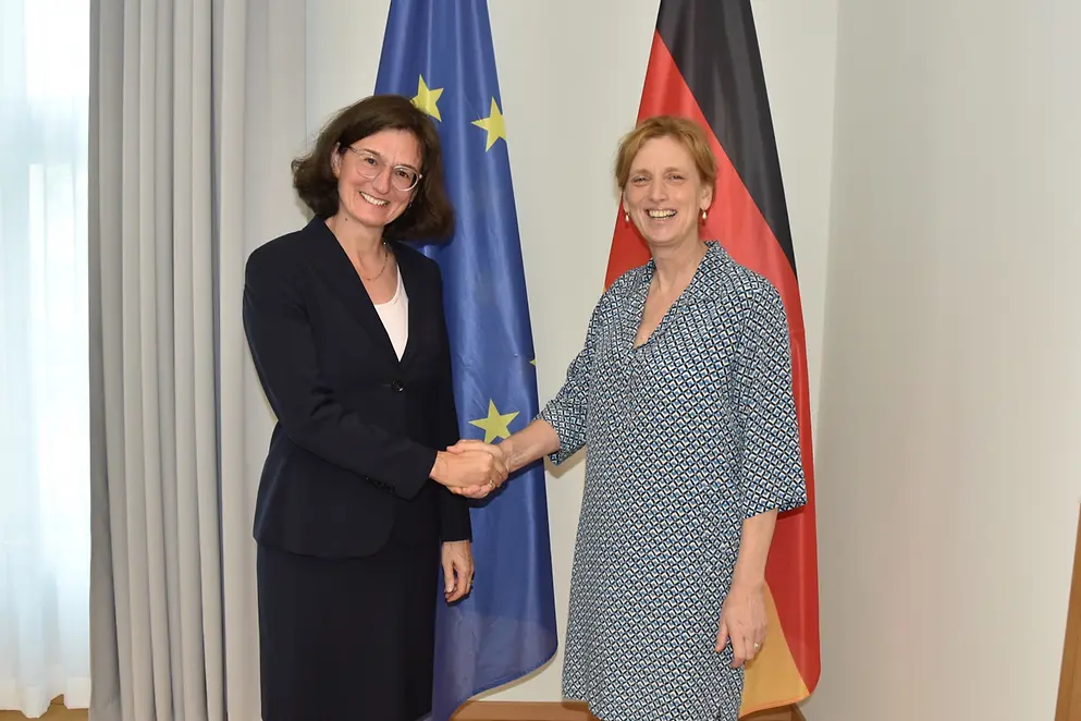 Karin Prien gratuliert Petra Volke zur Wahl in das GREVIO-Expertengremium