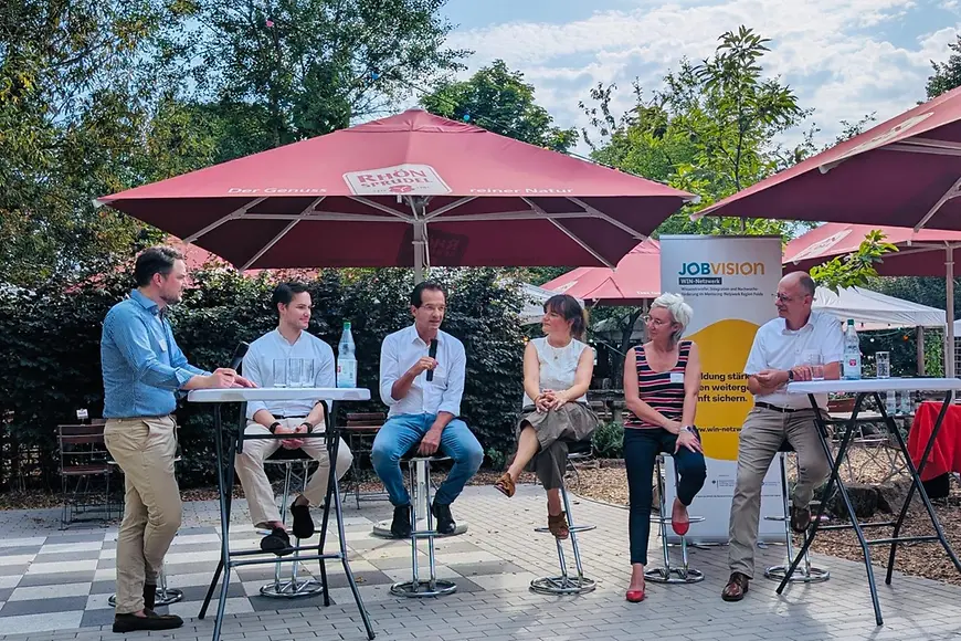 Gruppenfoto vom Panel mit Michael Brand
