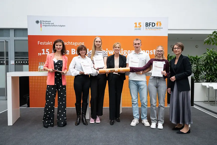 Gruppenfoto mit Karin Prien