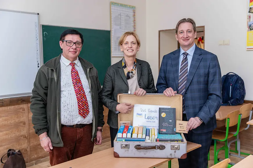 Gruppenfoto mit Karin Prien und Andriy Butenko 