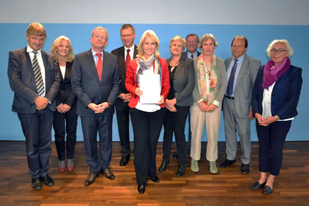 Manuela Schwesig mit der 7. Sachverständigenkommission