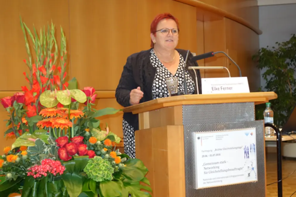 Elke Ferner spricht auf den Brühler Gleichstellungstagen