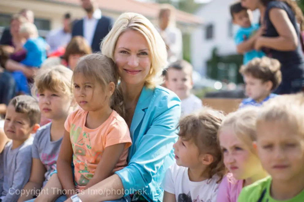 Manuela Schwesig in der Kindertagesstätte "Kindertreff 93" in Worms gemeinsam mit Kindern