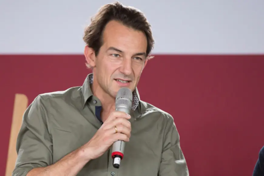 Hans-Werner Meyer spricht auf der Veranstaltung für Kinderrechte