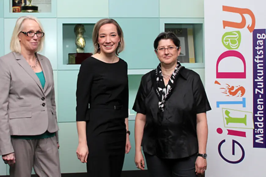 Bundesfamilienministerin Kristina Schröder zu Besuch im Fraunhofer-Institut für Nachrichtentechnik. Bildnachweis: BMFSFJ