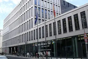 Fassade des neuen Bildungs- und Familienministeriums